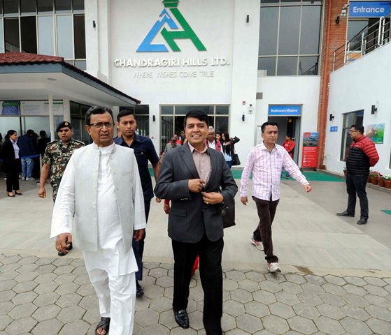 पर्यटनमन्त्रीद्वारा चन्द्रागिरि केबलकारको भ्रमण