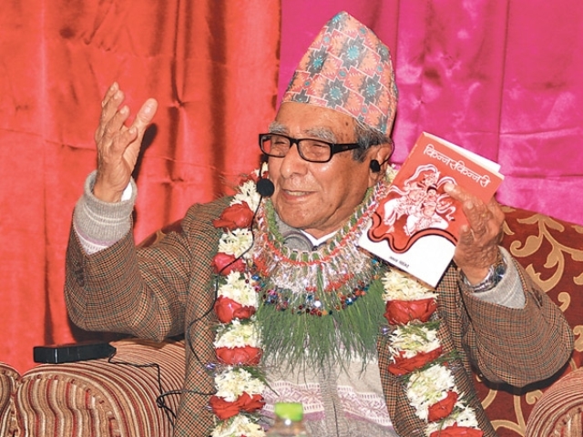 राष्ट्रकवि घिमिरे महाकाव्य लेख्दै