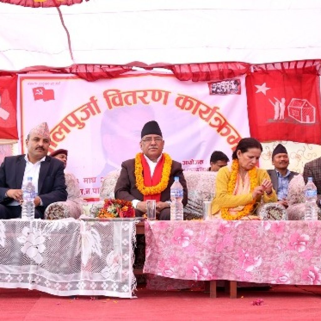 १५६ जना सुकुम्बासीलाई जग्गाधनी पुर्जा वितरण