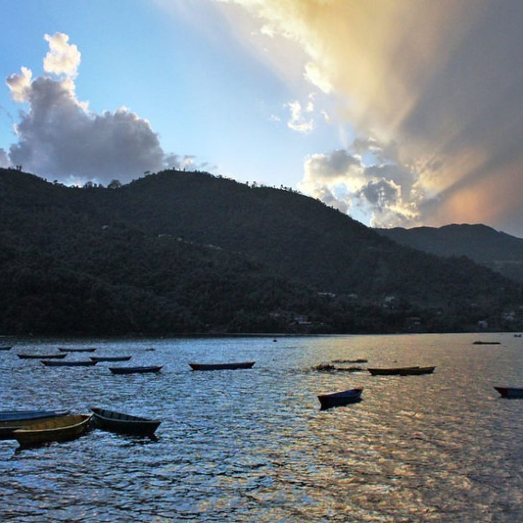 फेवातालमा डुङ्गा पल्टँदा दुई बेपत्ता