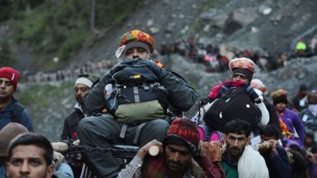 काश्मीरमा तीर्थयात्रीको बसमा आक्रमण, सात जनाको मृत्यु १९ जना घाइते