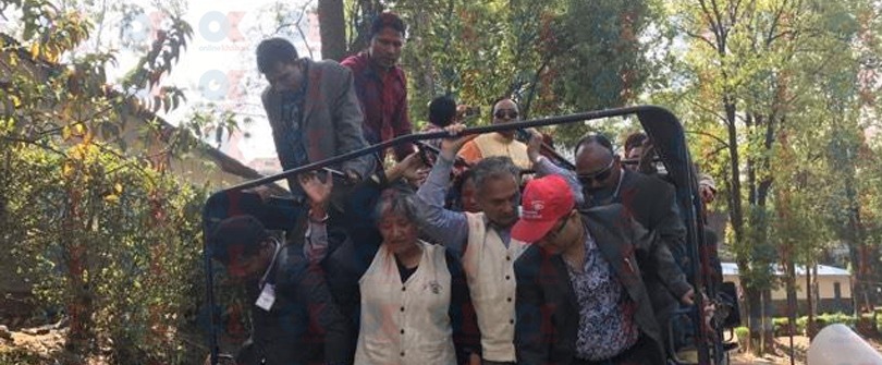 निर्वाचन आयोग घेराउ गर्ने क्रममा डा. बाबुराम भट्टराई,सीपी गजुरेलसहितका नेता पक्राउ