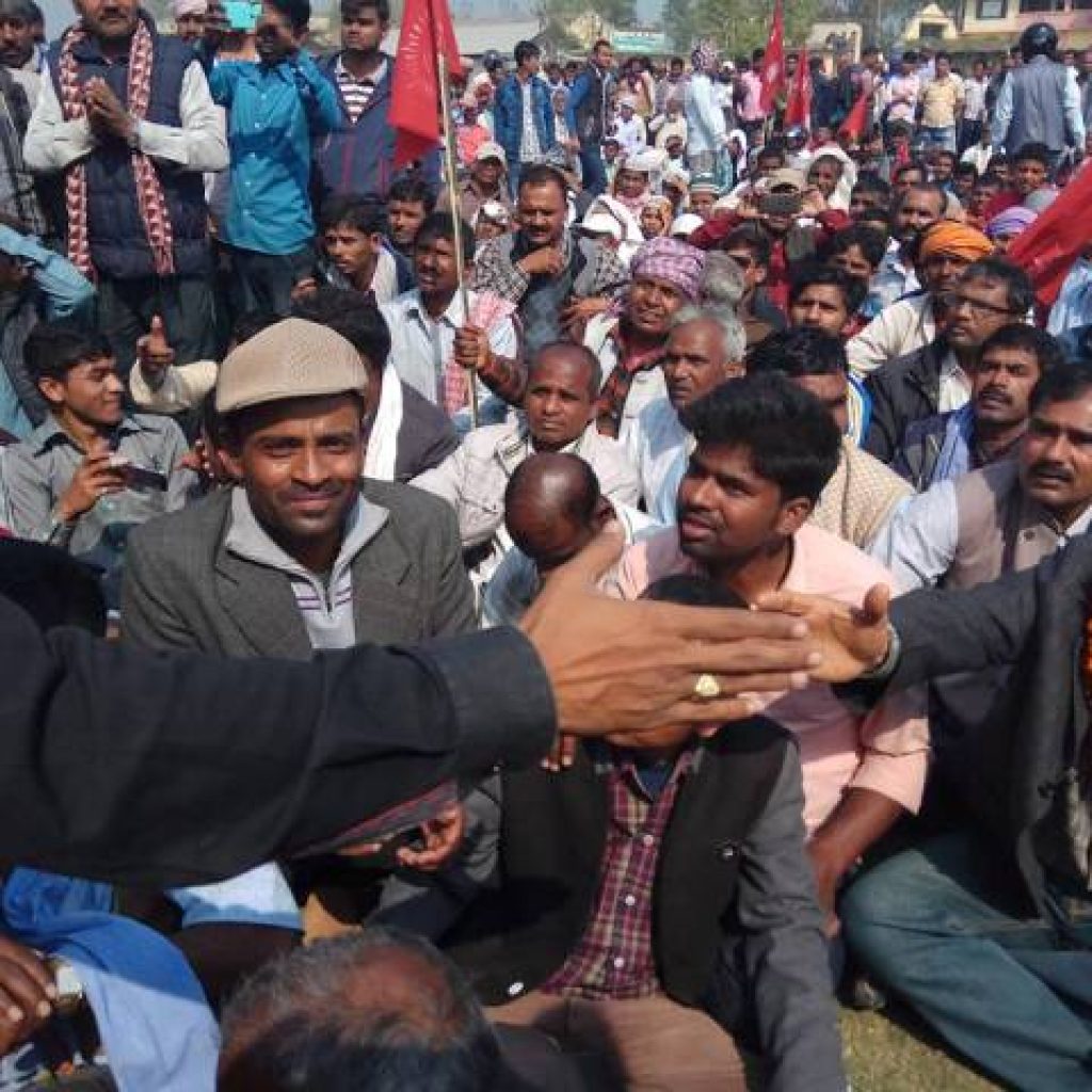 तराईमा एमाले प्रवेशको लहर, गौरमा मात्रै एकै दिन आठ सयले गरे एमाले प्रवेश