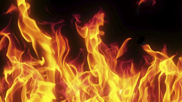 दुई उम्मेदवारको गाडीमा आगजनी