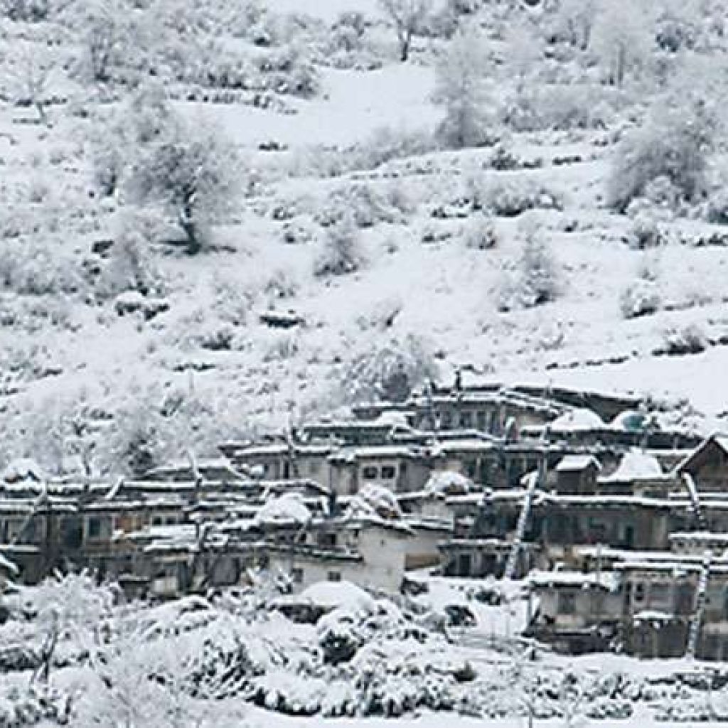 बाजुरामा भारी हिमपात,विद्यालयहरु बन्द