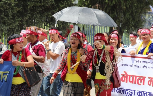 आदिवासीसँग जोडिएको साहित्य