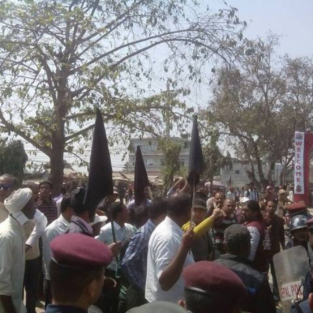 एमालेको अभियानमा अवरोध गर्ने मोर्चाका १० कार्यकर्ता पक्राउ