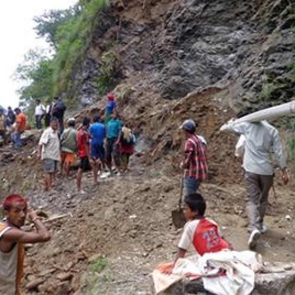 पहिरोका कारण म्याग्दीमा खानेपानीको हाहाकार