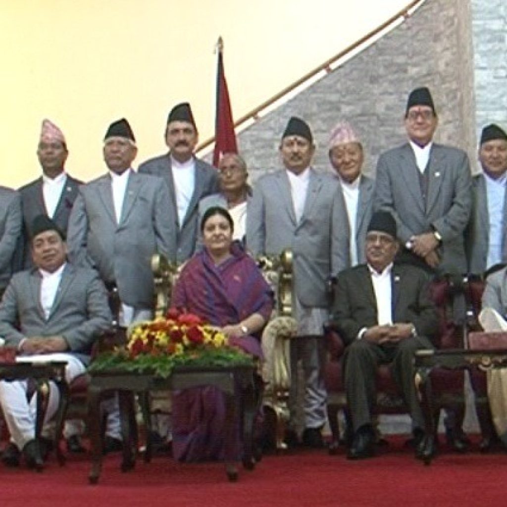 प्रचण्ड सरकार भित्रको चरम खटपटले सरकारको आयु घट्दै