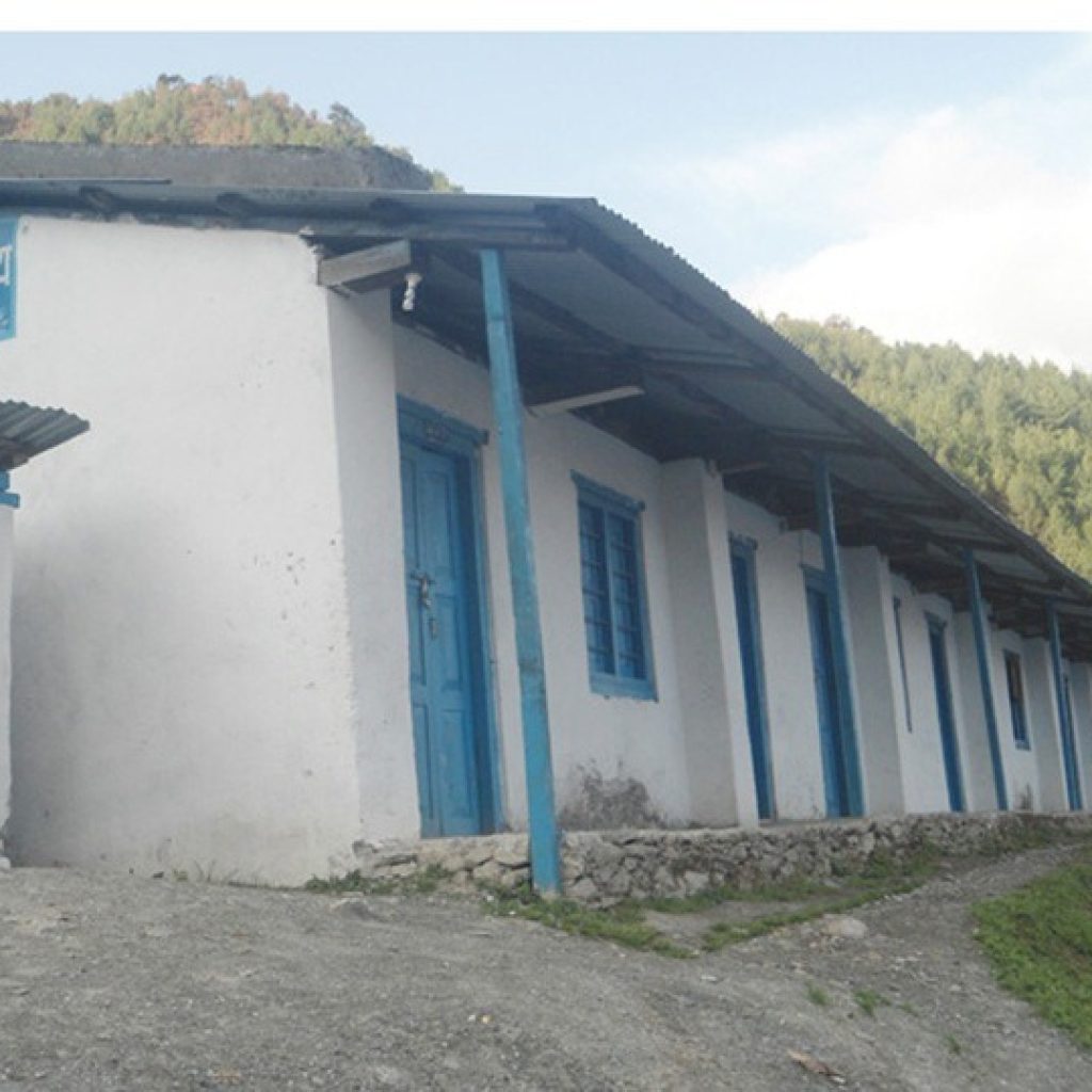 छात्राहरु धमाधम बेहोस भएपछि विद्यालय नै बन्द