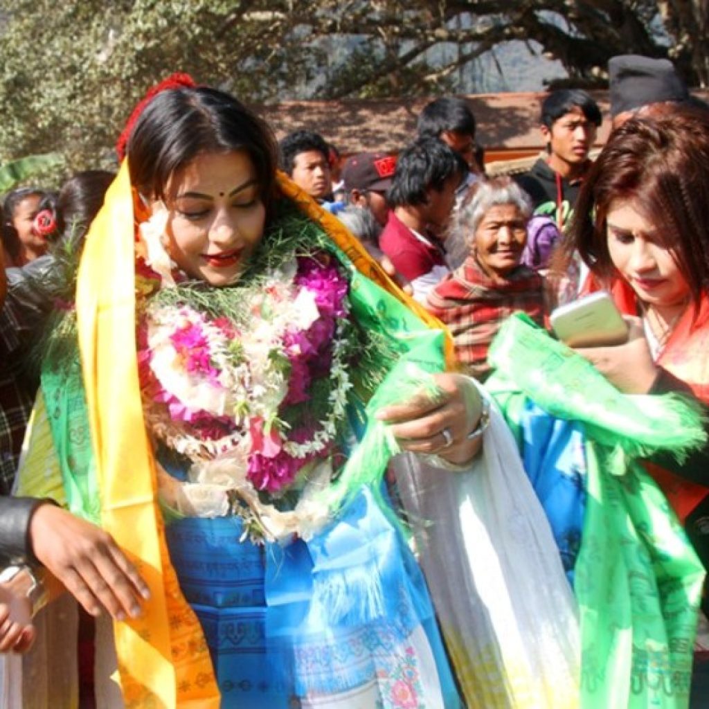नेतालाई जस्तै  स्वेता खड्कालाई  भव्य स्वागत