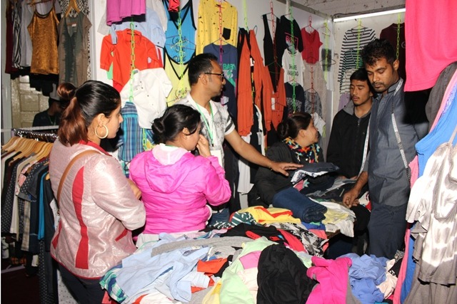 औद्योगिक व्यापार मेलामा दर्शकको भीड