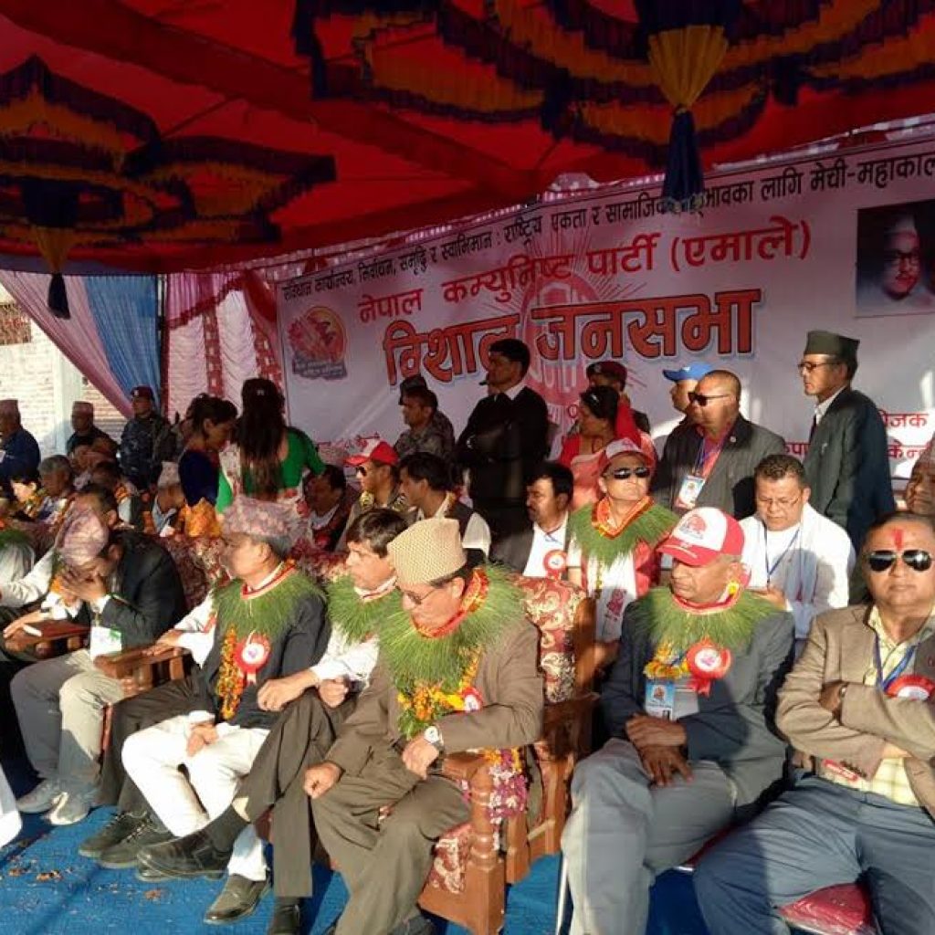 देउवा र प्रचण्डलाई ईश्वर पोख्रेलको प्रश्न– ‘तपाईहरु कसको भरिया बन्नुभएको छ ?’