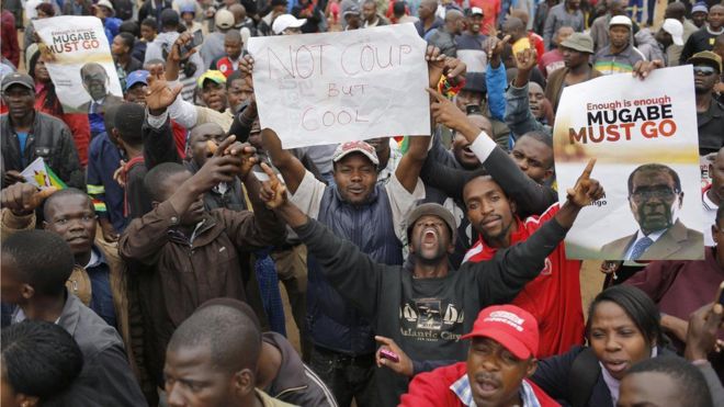 मुगावे युगको अन्त्य भएको भन्दै प्रदर्शन
