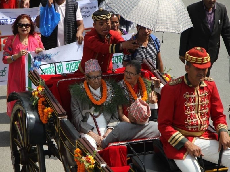 राष्ट्रकवि घिमिरेलाई रथारोहणसहित नगर परिक्रमा