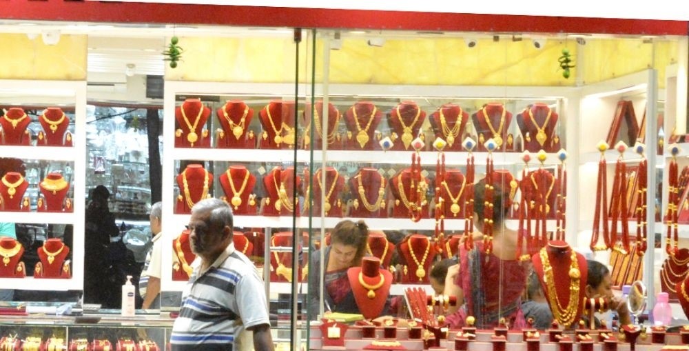 सुनको भाउमा सामान्य गिरावट