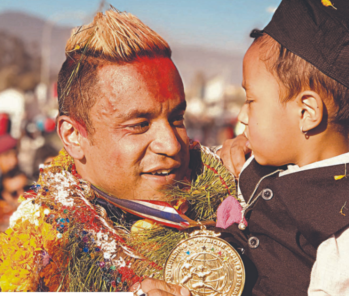 विश्व शारीरिक सुगठनमा महेश महर्जनलाई स्वर्ण पदक