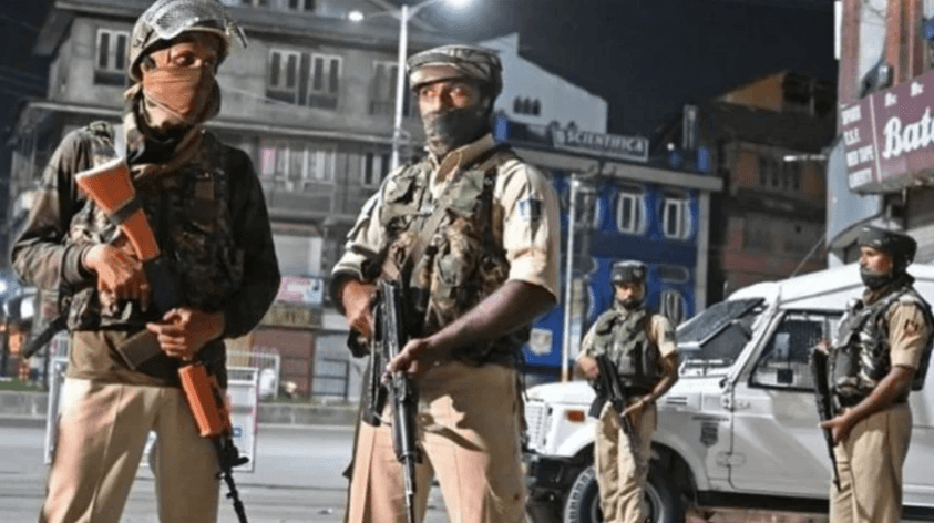 कश्मिरमा कर्फ्यु, नेतालाई नजरबन्द : मोबाइल र इन्टरनेटसमेत प्रतिवन्धित