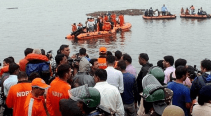 भारतको गोदावरी नदीमा ६१ जना सवार डुङ्गा डुब्यो, ११ को मृत्यु