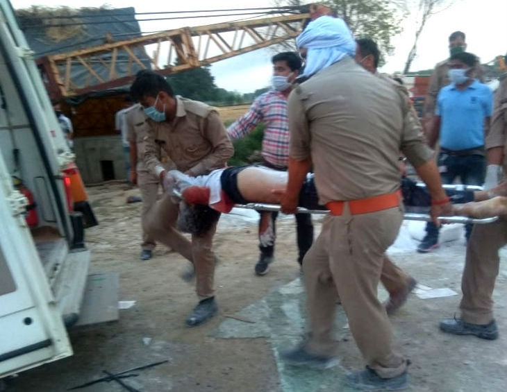 सवारी दुर्घटनामा २४ मजदुरको मृत्यु