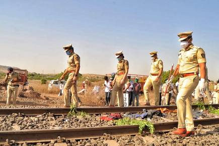 भारतमा रेलले किचेर १६ मजदुरको मृत्यु