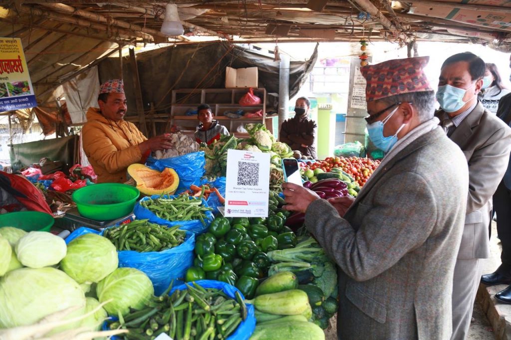 ग्लोबल आइएमई बैंकद्वारा ललितपुरको नख्खु क्षेत्रमा क्यूआर मार्फत नगद रहित कारोबार प्रवद्र्धन कार्यक्रम आयोजना