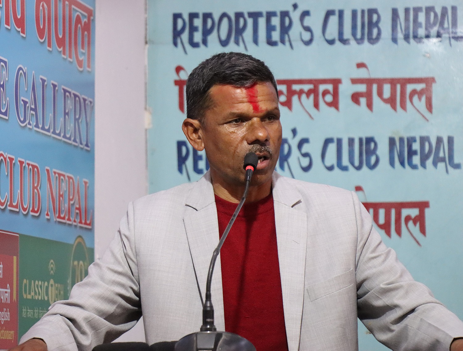 प्रधानमन्त्री ओलीसँग एक सयभन्दा बढी सांसद छन् : मुख्य सचेतक भट्टराई