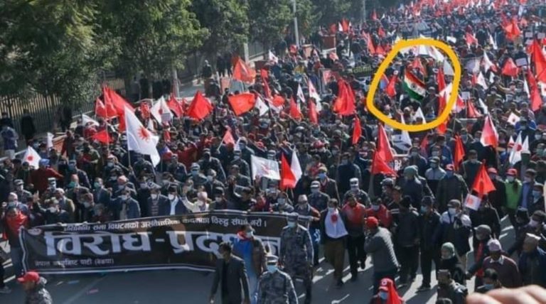 प्रचण्ड–माधवको जुलुसमा भारतीय झण्डाको प्रयोग