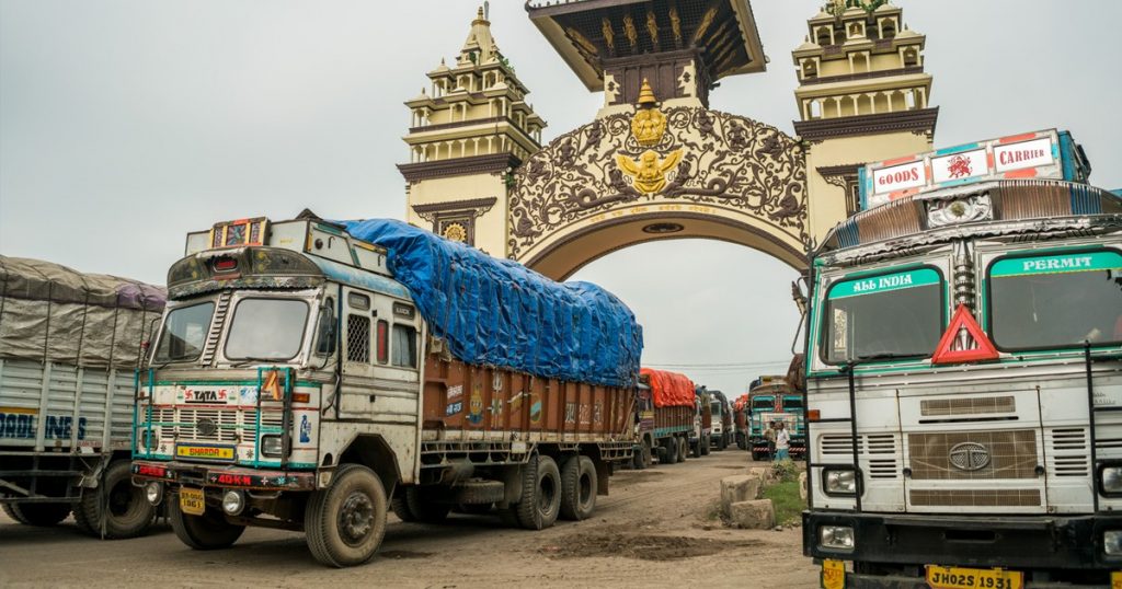 व्यापार घाटा घटेन , निर्यात बढेन