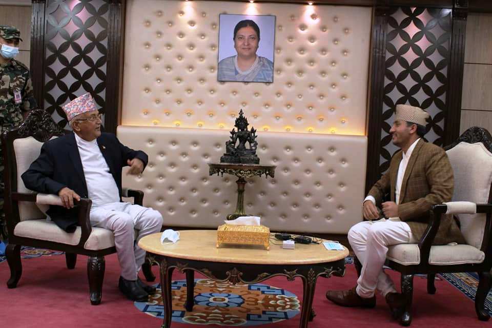 प्रधानमन्त्रीको खुलासा माधव नेपालको अहंकारका कारण एकै ठाउंमा बस्ने नसकिने