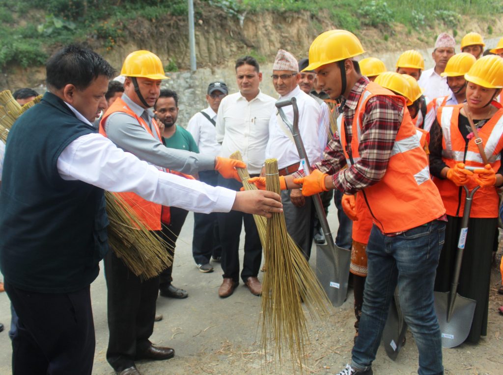 सरकारले दुई लाख नेपालीलाई रोजगारी दिने