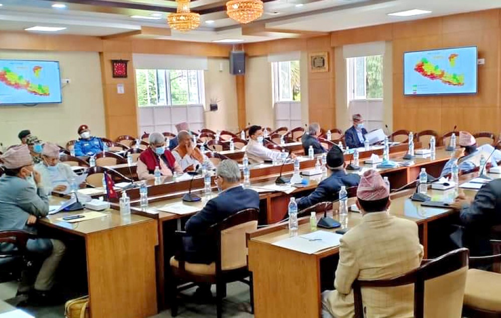 कार्यालय एक चौथाइ कर्मचारीद्वारा चलाइने