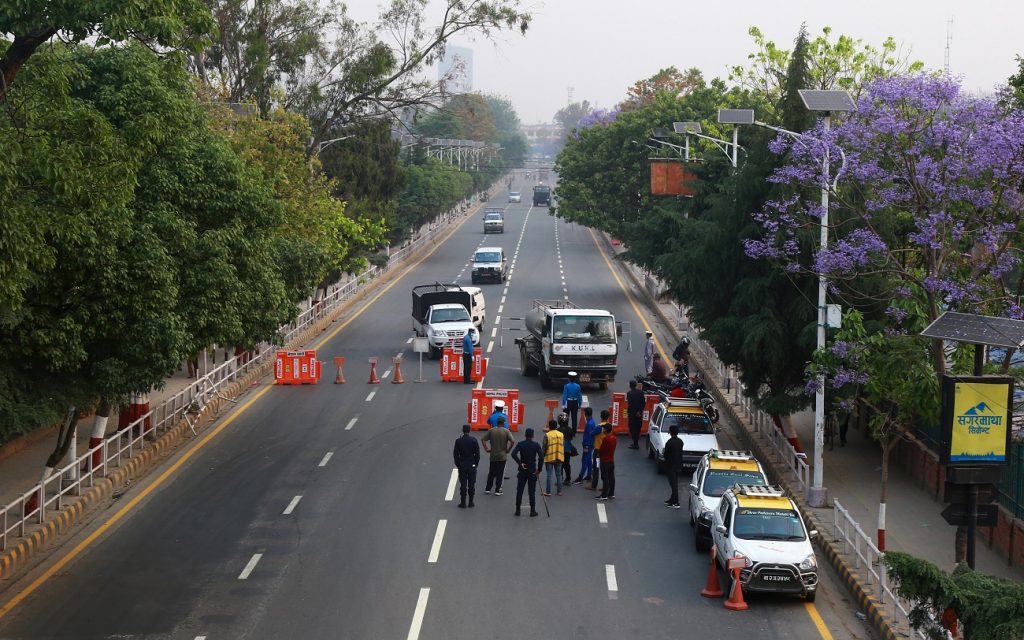 निषेधाज्ञा खुकुलोसँगै चहलपहल बढ्यो