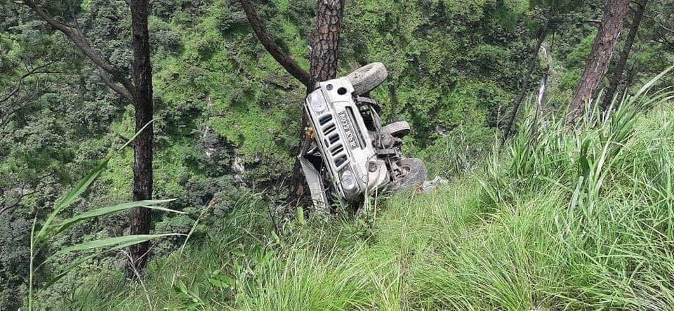 जीप भीरबाट खस्यो, एकको मृत्यु, आठ घाइते