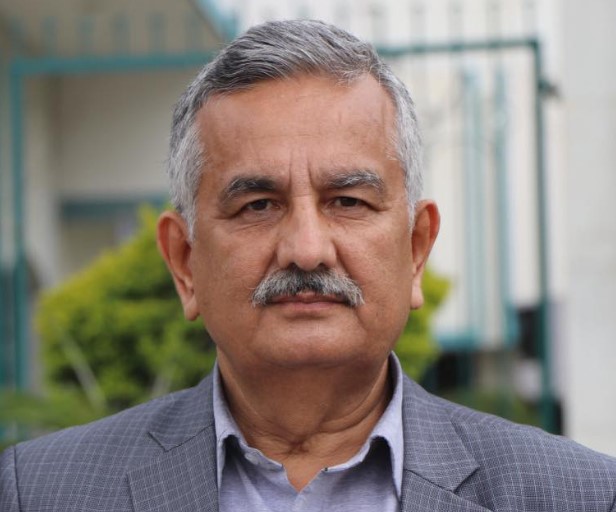 एमाले फुट्दैन : पाण्डे