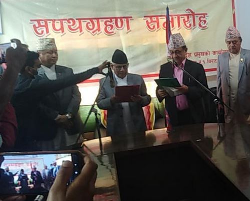 आचार्यले लिए मुख्यमन्त्रीको शपथ