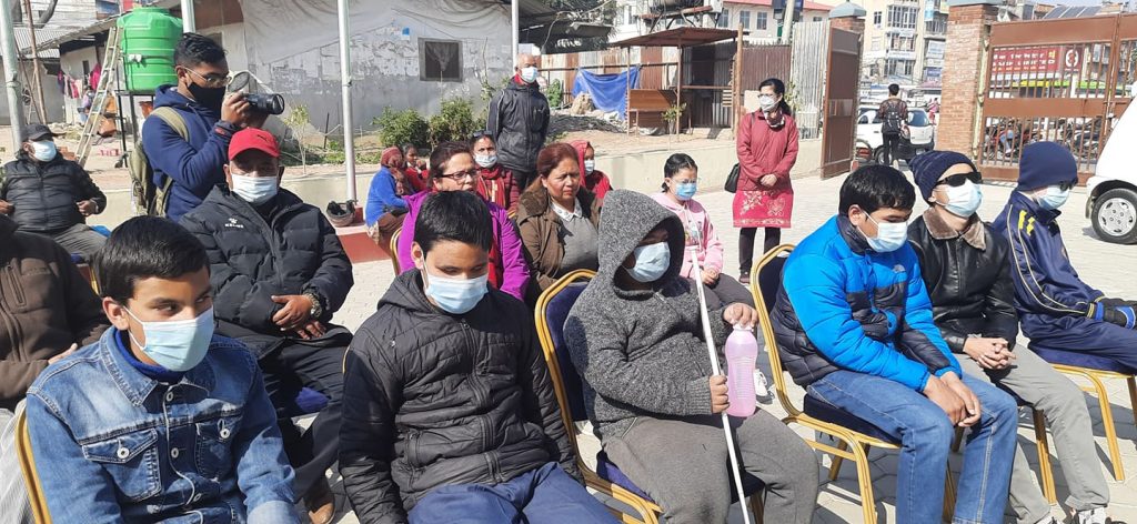 चिसो याममा दृष्टिविहिन विद्यार्थीहरुलाई न्यानो स्वेटर