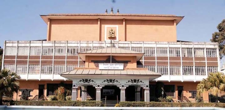 प्रज्ञा पुरस्कार आठ स्रष्टालाई प्रदान गर्ने