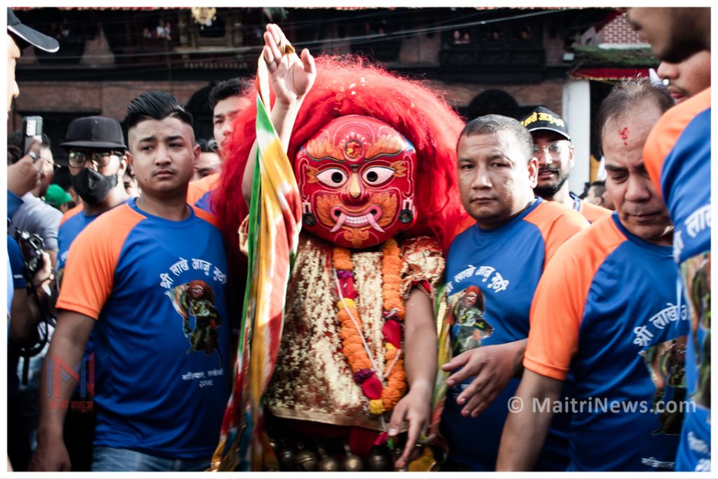 चिकंमुगल दोबाटोमा लाखें किन फुत्त फुत्त उफ्रिन्छन् ? (रोचक प्रसङ्ग)
