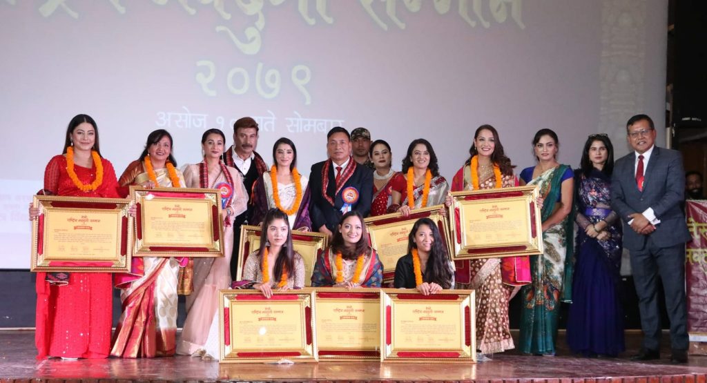 उपराष्ट्रपति पुनद्वारा नौ अभिनेत्री सम्मानित