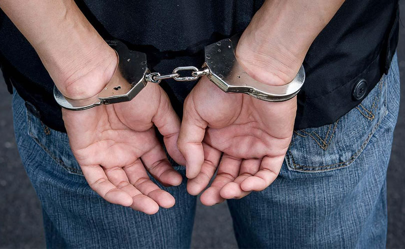 प्रहरीलाई आर्थिक प्रलोभनमा पार्न खोज्ने पक्राउ