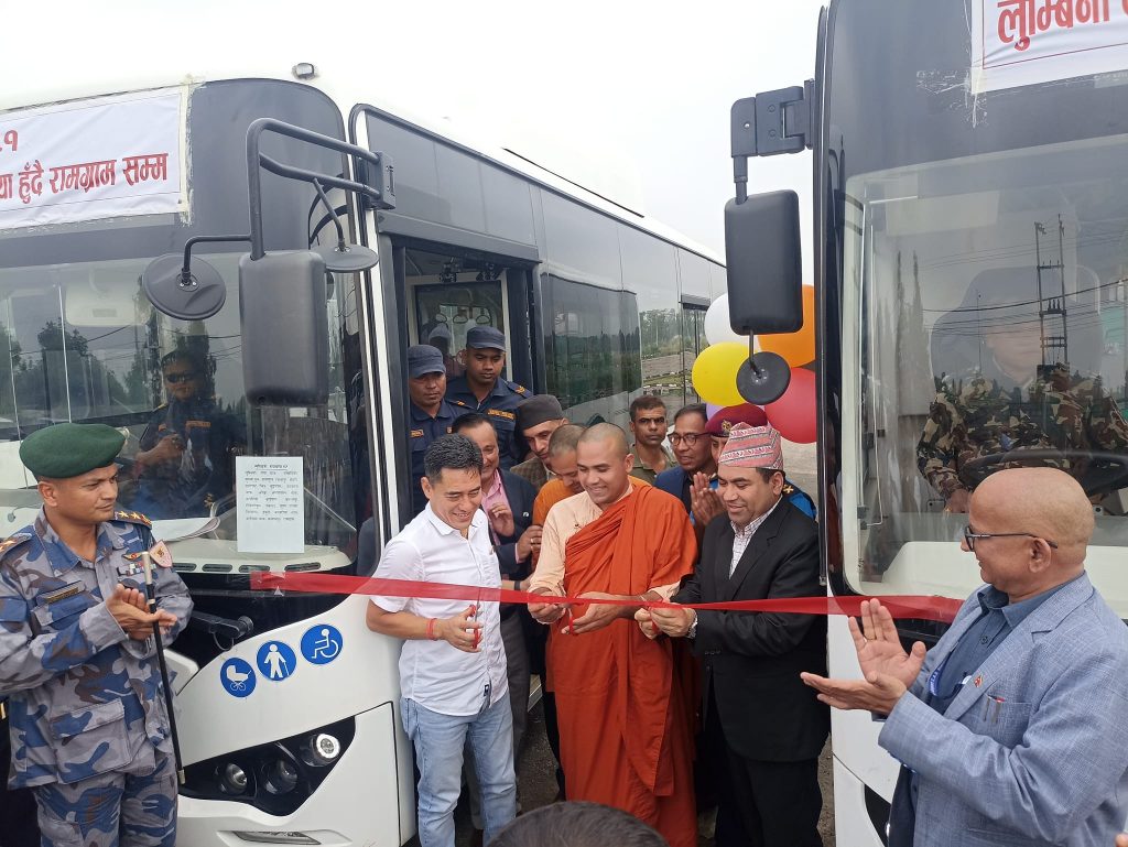 लुम्बिनीमा तीन वर्षदेखि थन्किएका बिजुली बस सञ्चालनमा आयाे