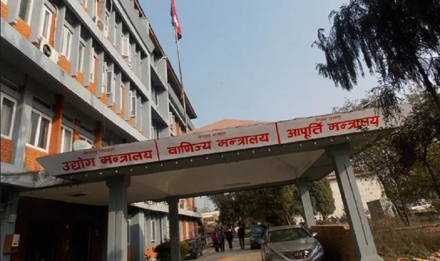 वीरगञ्ज नाकामा अलपत्र छन् एक हजार सात सय नयाँ सवारीसाधन