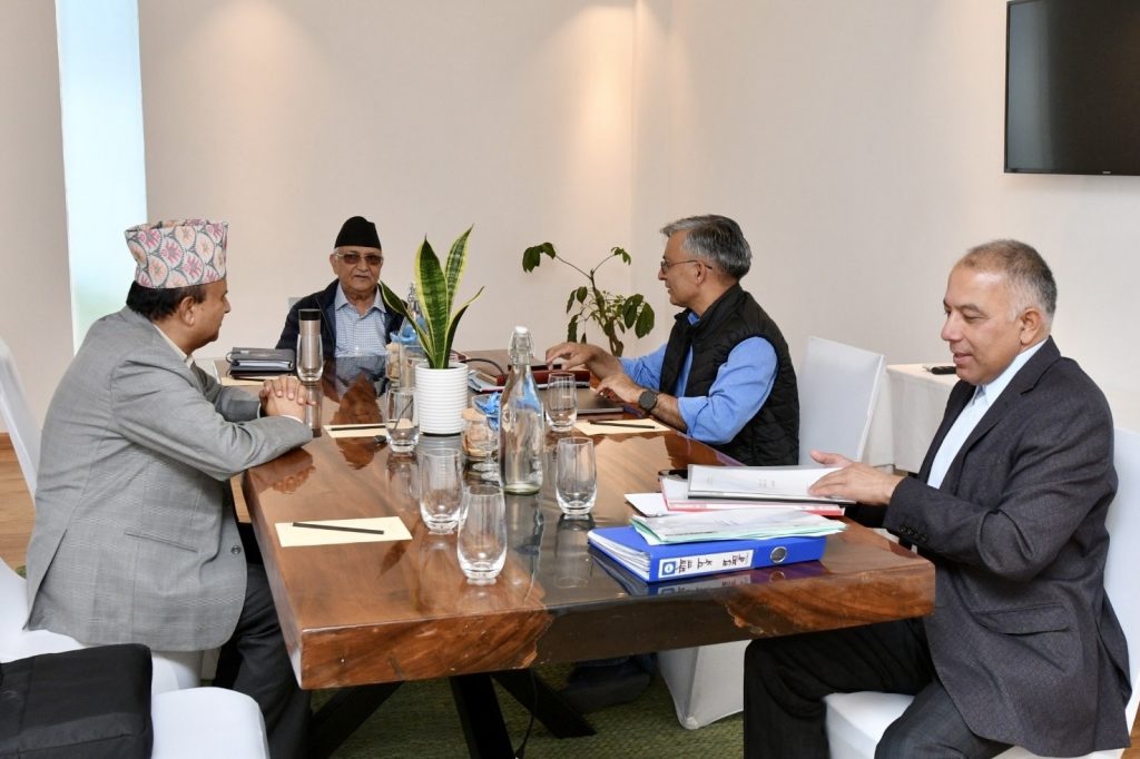 निर्वाचन केन्द्रित घोषणापत्र तयारीका लागि एमालेसहितका नेता लाँकुरी भञ्ज्याङमा (पाँच तस्बिर)