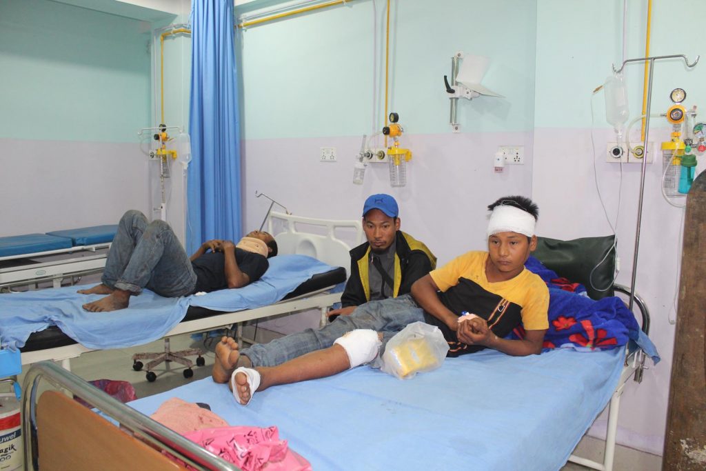 बस दुर्घटनामा १५ को सनाखत, एक जनाको हुन बाँकी