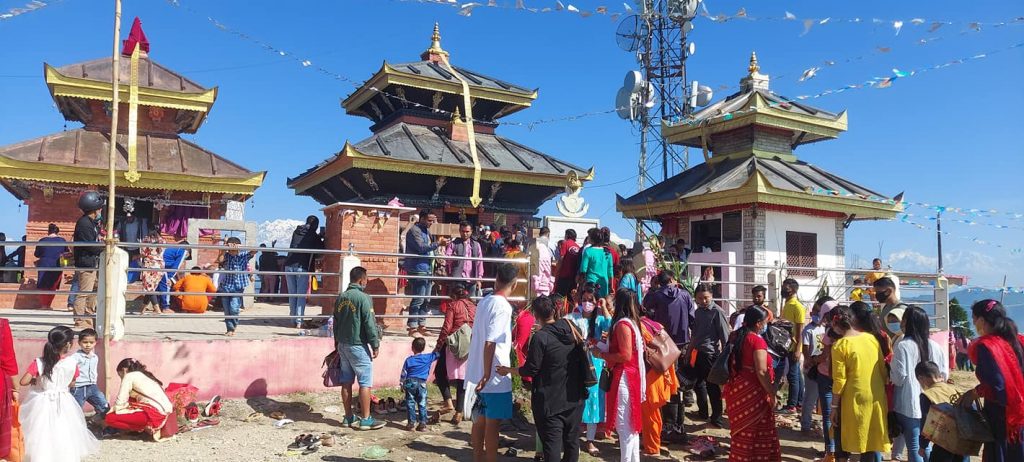 पाँच सय ५० वर्ष पुरानो मानिने गह्रौँसुर मन्दिरमा आठ लाख भेटी सङ्कलन