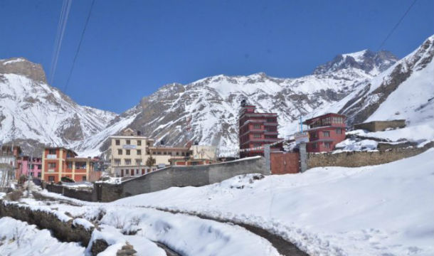 चिसो छल्न बेँसी झर्दै उपल्लो मुस्ताङवासी