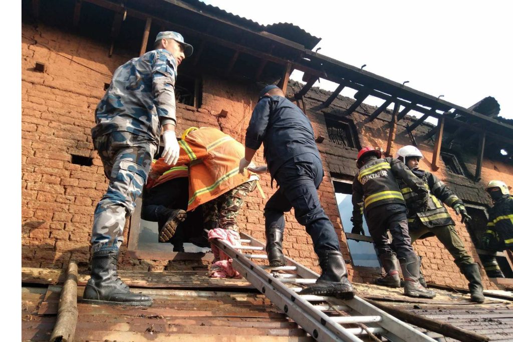 भक्तपुरकाे राईटोलमा आगलागी, २५ वर्षीया युवतीको जलेर मृत्यु
