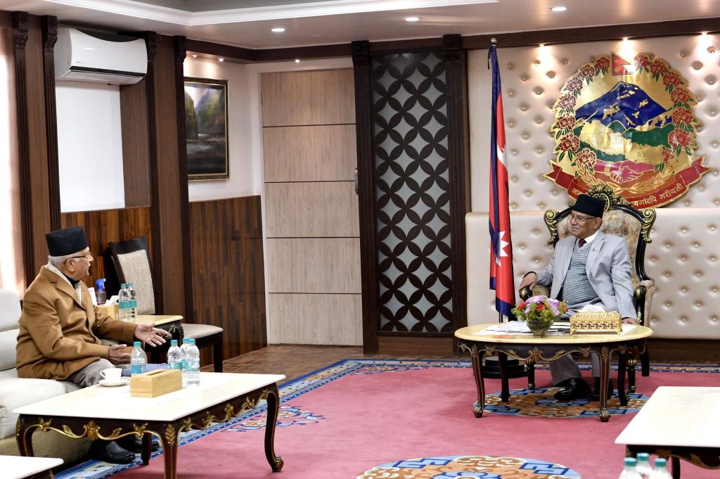 प्रधानमन्त्री प्रचण्ड र नेकपा एमालेका अध्यक्ष ओलीबीच भेट