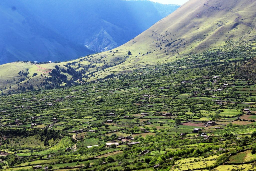 पर्यटकीय सम्भावना बाेकेकाे बागलुङको निसेलढोर अन्धकारमा